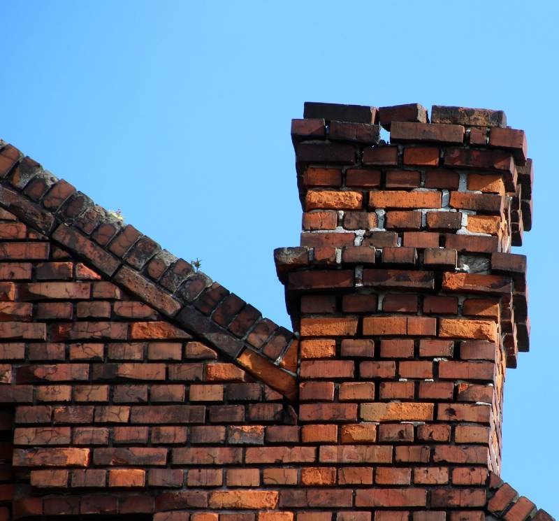 Signs Your Glen Ellyn Home Needs a Chimney Inspection Damaged chimney on an Glen Ellyn home showing cracks and missing mortar